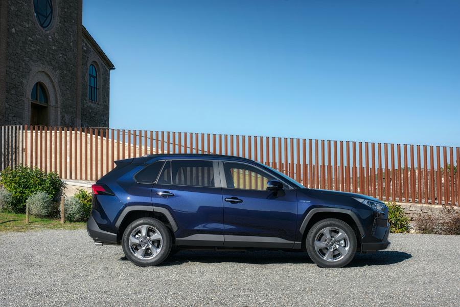  Toyota RAV4 Hybrid 2019 года  (WW) (фото 10 из 26)